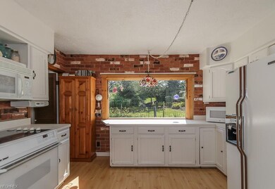 Light and bright kitchen!