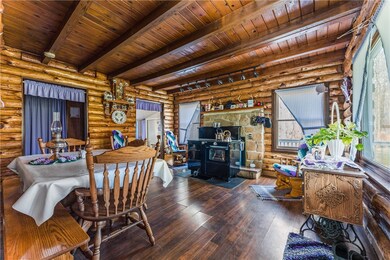 Lovely beams with stone fireplace - Combo living a