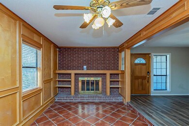 301 Bennie Ln, Grand Prairie, TX 75051 - photo 5