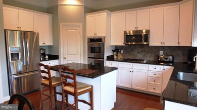 12408 Rochester Park Ct, Bristow, VA 20136 - photo 4