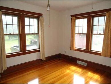 114 Christian Ln, South Deerfield, MA 01373 - photo 5