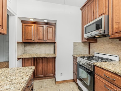 208 Centre Ave unit 1H, New Rochelle, NY 10805 - photo 5