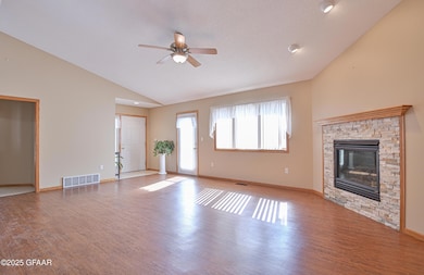 2837 17th Ave S, Grand Forks, ND 58201 - photo 3