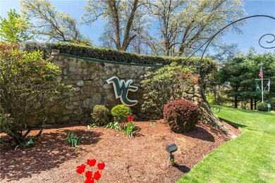 976 Williamsburg Cir unit 976, Warwick, RI 02886 - photo 2