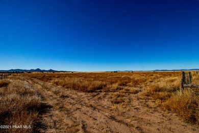 26210 N Jesus Way, Paulden, AZ 86334 - photo 2