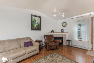 1401 W 26th Ave Unit F1-large-007-Living