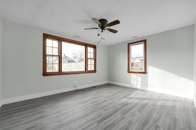 21-web-or-mls-2704-kilbourne-ave