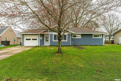 215 Southgate St, Lincoln, IL 62656 - photo 2