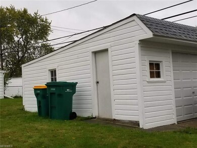Detached 1 Car Garage