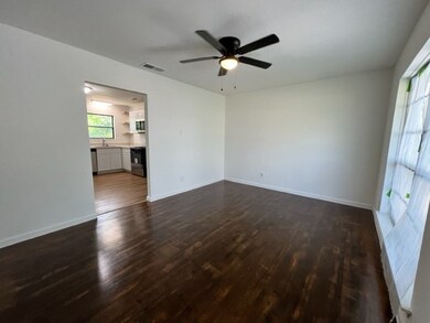 10002 Santa Monica Blvd, Houston, TX 77089 - photo 4