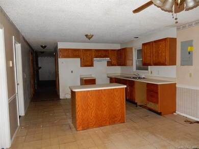 63 Marble Ct, Hendersonville, NC 28792 - photo 2