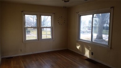 411 N 18th Ave, Beech Grove, IN 46107 - photo 5