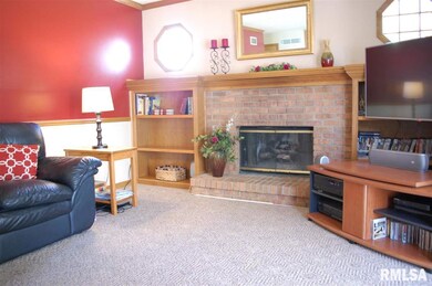 3827 Windsor Pines Ct, Davenport, IA 52807 - photo 7