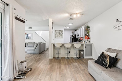 10-web-or-mls-Sheafe Ave NE 104-S1207-01