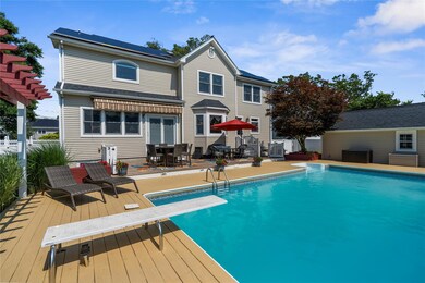 565 S 8th St, Lindenhurst, NY 11757 - photo 4