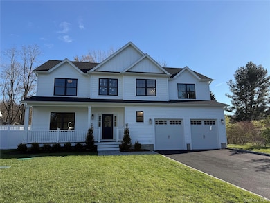 40 N Woodhull Rd, Huntington, NY 11743 - photo 3