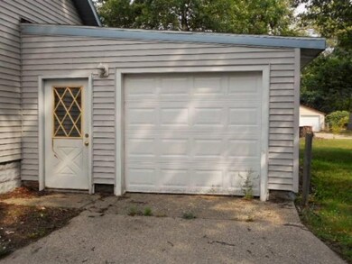 263-422522 Garage Exterior