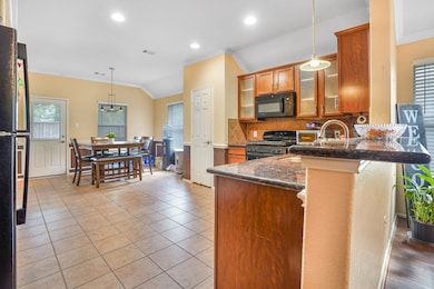 Kitchen and dining area with breakfast bar.