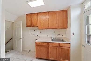 7003 Kent Town Dr, Hyattsville, MD 20785 - photo 5