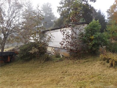 10 Yellow Roses Ln, Leicester, NC 28748 - photo 2