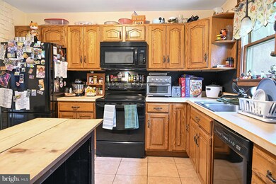 565 Hill Church Rd, Boyertown, PA 19512 - photo 4