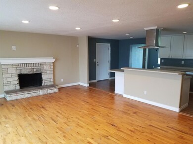 740 S 5th St, Central Point, OR 97502 - photo 2