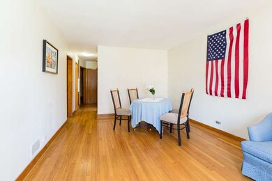 912 Newcastle Ave, Westchester, IL 60154 - photo 4