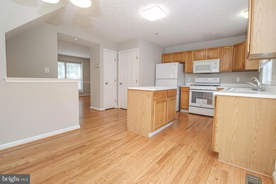 8707 Thornbrook Dr, Odenton, MD 21113 - photo 7