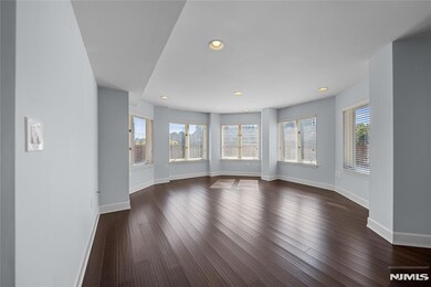 301 Ellery Ct, Edgewater, NJ 07020 - photo 3