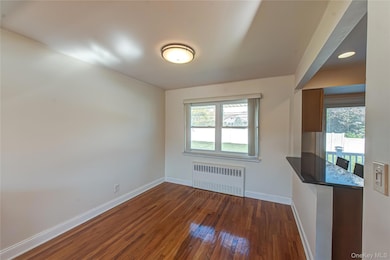 49 Spector Ln, Plainview, NY 11803 - photo 7