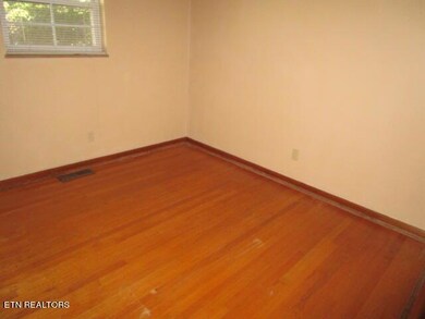 2021 Jackson Rd, Rutledge, TN 37861 - photo 4