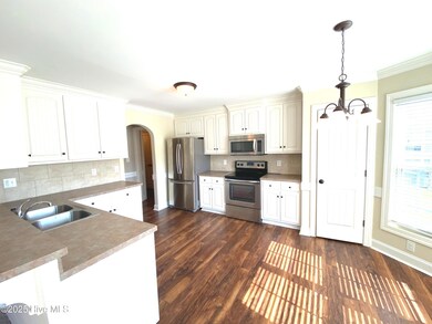 3161 Chesswood Ln, Winterville, NC 28590 - photo 4