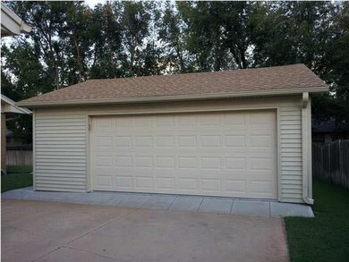 NEW 24X20 DETACHED GARAGE THAT IS HEATED AND COOLE