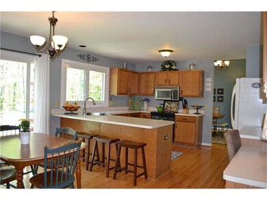Kitchen with Eat-in area