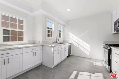 1235 S Tremaine Ave, Los Angeles, CA 90019 - photo 5