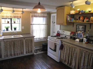 22 Van Dorn St, Saratoga Springs, NY 12866 - photo 3