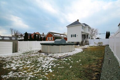 434 Cypress St, Throop, PA 18512 - photo 4