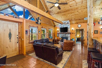 005_Living Room