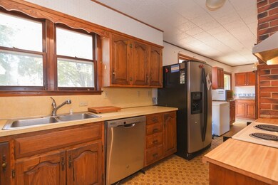 12 Oliver St, Easthampton, MA 01027 - photo 7