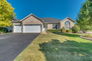 631 Carnation Dr, Oswego, IL 60543 - photo 6