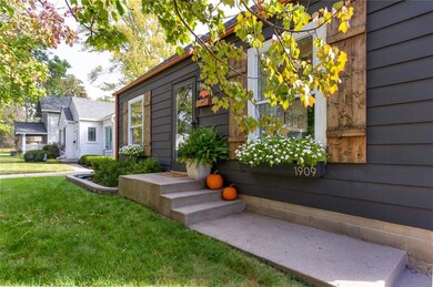 1909 46th St, Des Moines, IA 50310 - photo 3