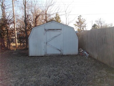 1725 W Wiley St, Shawnee, OK 74804 - photo 5