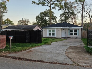 2449 Mayview Dr, Houston, TX 77091 - photo 2