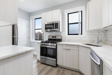 7624 N Eastlake Terrace unit 3W, Chicago, IL 60626 - photo 2