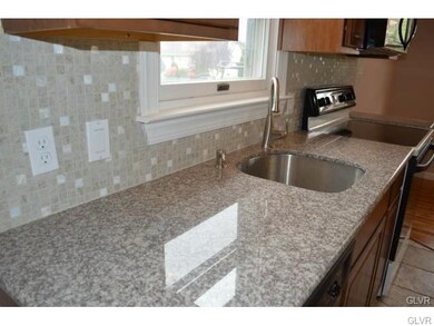 1565 Eastwood Dr, Bethlehem, PA 18018 - photo 4