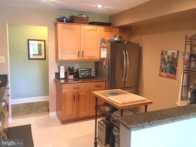 11409 Commonwealth Dr unit 302, Rockville, MD 20852 - photo 3