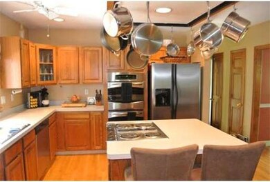 49 Bay Path Ln, Rockland, MA 02370 - photo 4