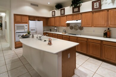 ISLAND KITCHEN WITH CORIAN