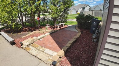 4102 Lark Ct NE, Cedar Rapids, IA 52402 - photo 3