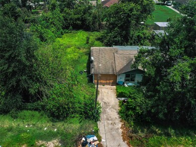 7802 Hanfro Ln, Houston, TX 77088 - photo 7